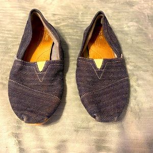 Toms Size 7